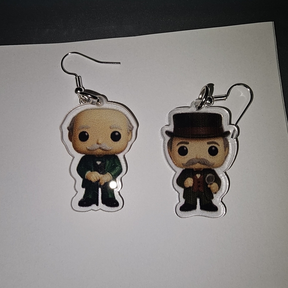 Charming Wizard Of Oz Character Earrings The Wizard in Green and Black - Picture 4 of 4